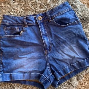 Bull head mom short